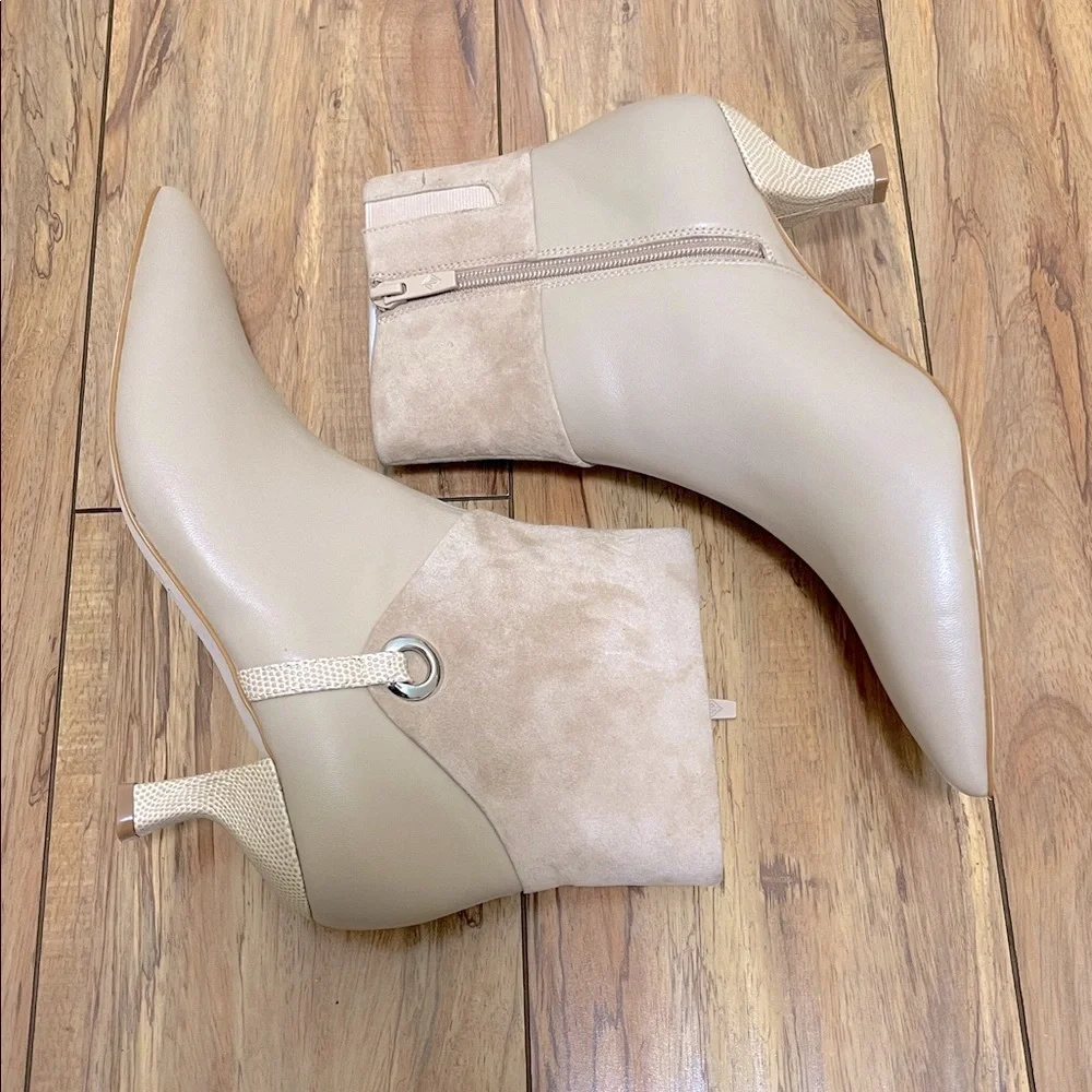 NIB DONALD PLINER Cindia Leather Bootie in Sand